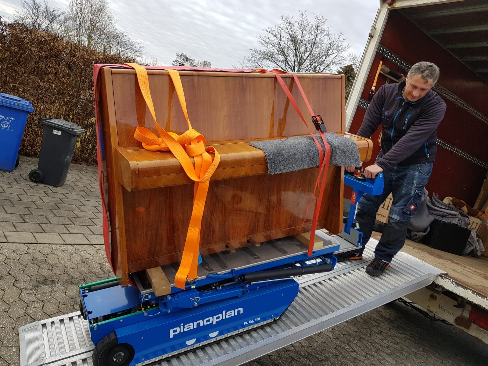 Klaviertransport mit Spezialgerät